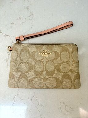 NWOT Coach Canvas/Leather Wristlet Wallet With Signature Logo Gold Hardware